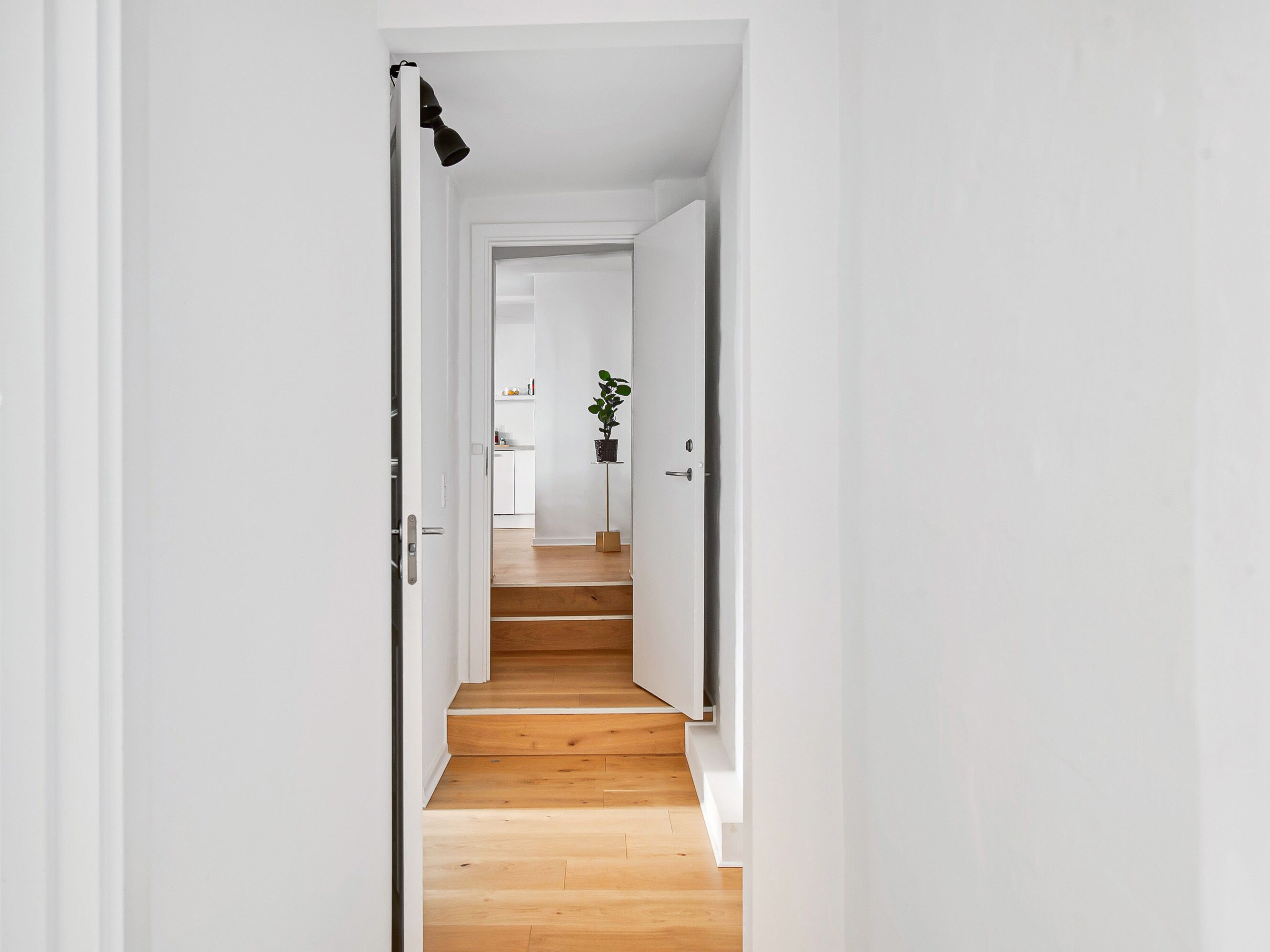 Appartamento, 4 camere da letto, balcone, vista città | Corridoio