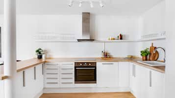 Apartment, 4 Bedrooms, Balcony, City View | Interior