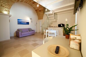 Apartment, 1 Schlafzimmer, Raucher, Balkon | Wohnbereich