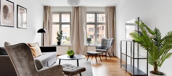 Sanders Constantin - Chic 2-bdr Apt With Balcony