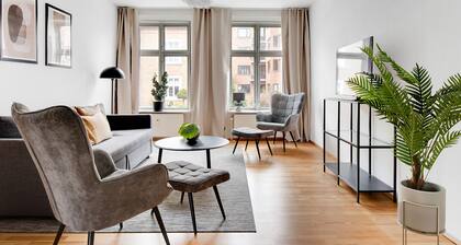 Sanders Constantin - Chic 2-bdr Apt With Balcony