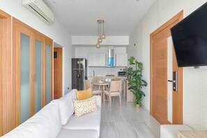 Appartement, 2 chambres, accessible aux personnes à mobilité réduite, balcon | Coin séjour