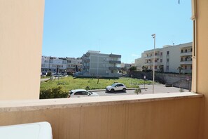 House, 1 Bedroom, City View | Property grounds