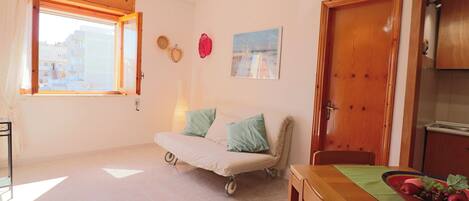 House, 1 Bedroom, City View | Living area