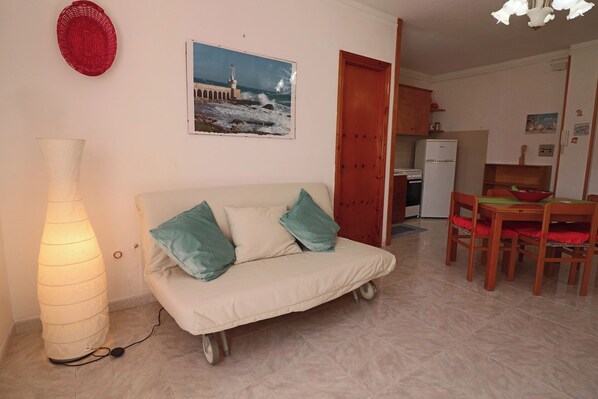 House, 1 Bedroom, City View | Living area