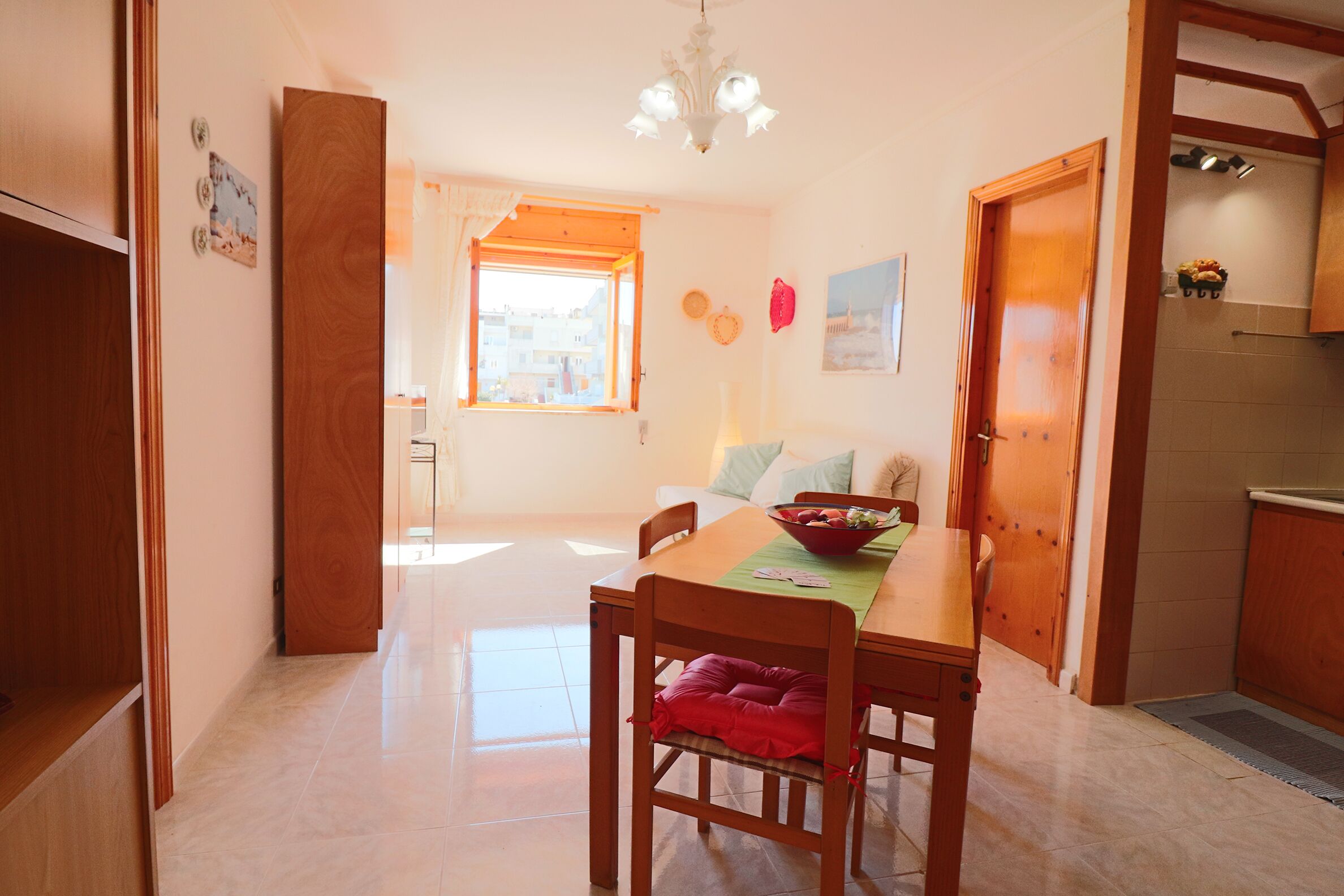 House, 1 Bedroom, City View | Dining