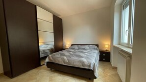 Apartment, 2 Bedrooms, Patio, City View