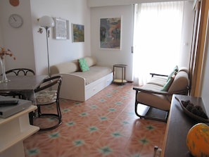 Appartement, 1 chambre, balcon, vue sur le jardin | Aire de séjour
