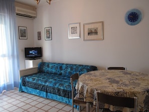 Apartment, 1 Bedroom, Balcony | Dining