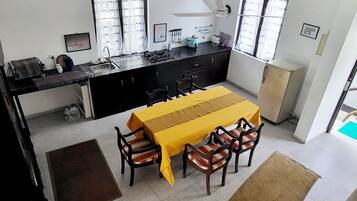 Villa, 3 Bedrooms, Private Pool, Garden View | Dining