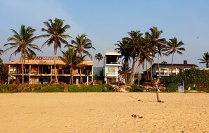 Villa, 3 Bedrooms, Private Pool, Garden View | Beach | On the beach - Beach Villa Yang Near Hikkaduwa, With Pool and Cook - Semi-detached House (Hikkaduwa)