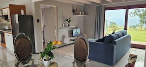 Huis, 2 slaapkamers, uitzicht op tuin | Woonruimte