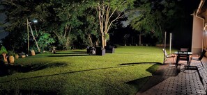 Outdoor dining - Crest Farm - Self-catering 2-bedroom, Wi-fi, Views, Swiming Pool (Waterfall)