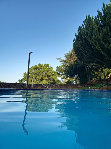 Crest Farm - Self-catering 2-bedroom, Wi-fi, Views, Swiming Pool