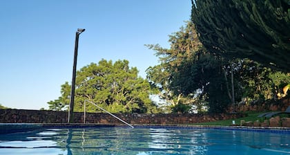 Crest Farm - Self-catering 2-bedroom, Wi-fi, Views, Swiming Pool