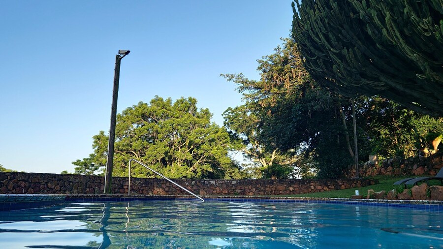 Crest Farm - Self-catering 2-bedroom, Wi-fi, Views, Swiming Pool
