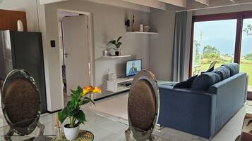 House, 2 Bedrooms, Garden View | Living area