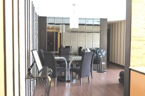Apartment, 2 Bedrooms, Accessible, Balcony | Outdoor dining