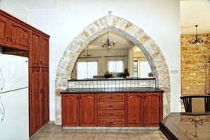 Villa, 5 soverom, røyk, balkong | Eget kjøkken