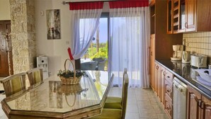 Villa, 5 Bedrooms, Smoking, Balcony | Dining room