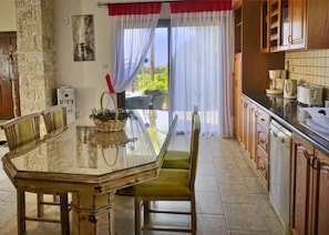 Villa, 5 Bedrooms, Smoking, Balcony | Dining room