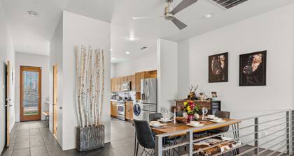 "king Bed Little Tokyo Exotic Historic Spruce Park"