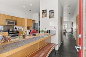 House, 2 Bedrooms, Balcony, Garden View | Private kitchen - "king Bed Little Tokyo Exotic Historic Spruce Park" (Albuquerque)