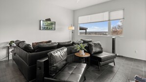 Casa, 2 habitaciones, balcón, vista al jardín | Área de sala de estar