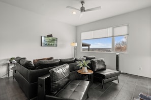 House, 2 Bedrooms, Balcony, Garden View | Living area - "king Bed Little Tokyo Exotic Historic Spruce Park" (Albuquerque)