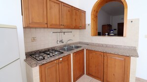 House, 2 Bedrooms, Balcony, City View | Private kitchen - Michelle's House in Otranto (Otranto)