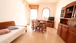 House, 2 Bedrooms, Balcony, City View | Interior - Michelle's House in Otranto (Otranto)