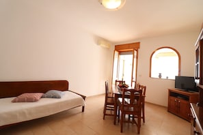 House, 2 Bedrooms, Balcony, City View | 2 bedrooms - Michelle's House in Otranto (Otranto)