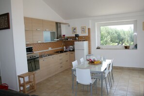 Villa, 3 habitaciones, patio | Interior