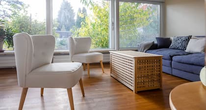 Luxury Apartment With Terrace and Garden Free Parking Smart TV etc