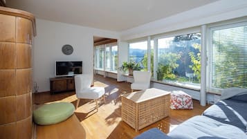 Apartment, 3 Bedrooms, Smoking, Patio | 4 bedrooms