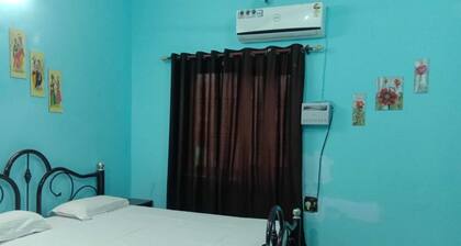 Room-janardan Homestay Lucknow