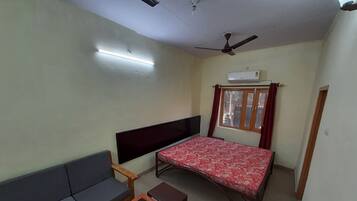 Room, 5 Bedrooms, Smoking, Terrace | 5 bedrooms