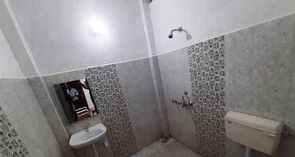 Room-janardan Homestay Lucknow