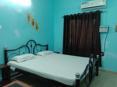 Room-janardan Homestay Lucknow