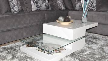 Apartment, 2 Bedrooms, Accessible, Smoking | Living room | Books