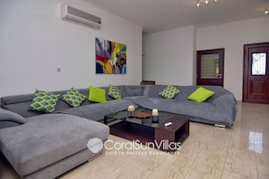 Villa, 6 chambres, fumeur, piscine privée | Aire de séjour