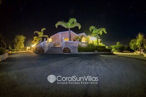 Villa, 6 chambres, fumeurs, piscine privée | Extérieur