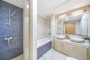 Apartment, 3 Bedrooms, Accessible, Balcony | Bathroom - High Floor And Park View 3br M Palm Jumeirah (Dubai)