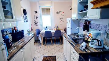 Apartment, 1 Bedroom, Terrace, City View | Interior