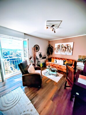 Apartamento, 1 habitación, terraza, vistas a la ciudad | Zona de estar
