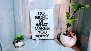 Apartment, 1 Bedroom, Terrace, City View | Bathroom