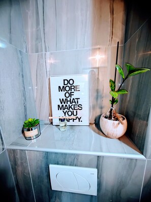Apartment, 1 Bedroom, Terrace, City View | Bathroom