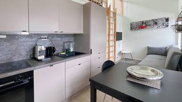 Appartement, 2 chambres, terrasse, vue ville | Restauration