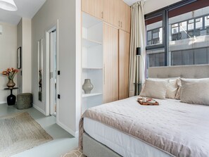 Room, City View | Living area