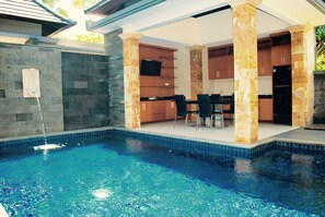 Zimmer, 2 Schlafzimmer, Raucher, eigener Pool | Pool | Außenpool